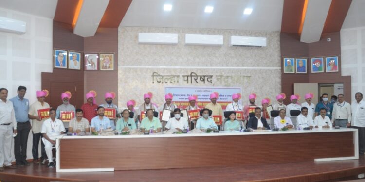 नंदूरबार येथे माध्यमिक विभागातर्फे बारा शिक्षकांचा गौरव