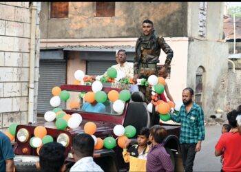 भारतीय सैन्यात दाखल झालेल्या  योगेश सोनवणेचे जंगी स्वागत