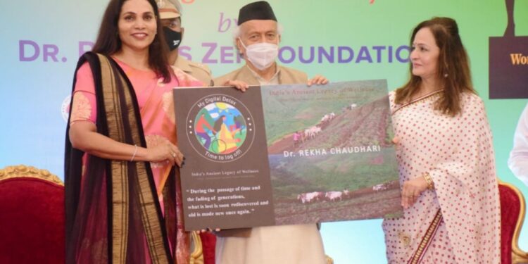 डॉ . रेखा चौधरी लिखित “ इंडिया एन्शेंट लेगसी ऑफ वेलनेस ”  पुस्तकाचे  राज्यपाल भगतसिंग कोश्यारी यांच्या हस्ते प्रकाशन
