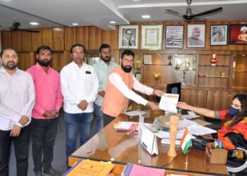 नंदुरबार शहरातील तळोदा रस्त्यावर गतिरोधक बसवा, भाजपाची जिल्हाधिकार्‍यांकडे निवेदनाद्वारे मागणी