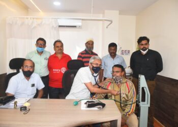 स्मित हॉस्पीटल व रोटरी नंदनगरीतर्फे २०० विद्युत कर्मचार्‍यांची आरोग्य तपासणी