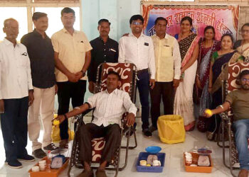 बडगुजर समाजातर्फे रक्तदान शिबिर, जिल्हा रुग्णालयातील कोरोना योद्धांचा सत्कार