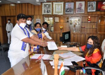 ओबीसींच्या राजकीय प्रतिनिधीत्वाला न्याय द्यावा बहुजन समाज पार्टीचे राज्यपालांना निवेदन