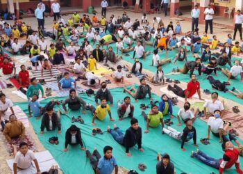 डी. आर. हायस्कूल मध्ये ७५ कोटी सूर्यनमस्कार अभियानाला सुरुवात