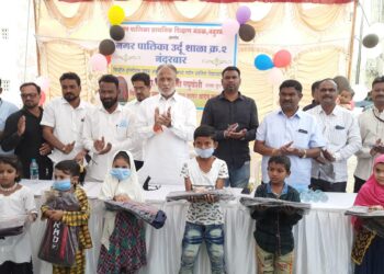 घरकुलातील विद्यार्थ्यांच्या शैक्षणिक विकासासाठी प्रयत्नशील : माजी आ. चंद्रकांत रघुवंशी