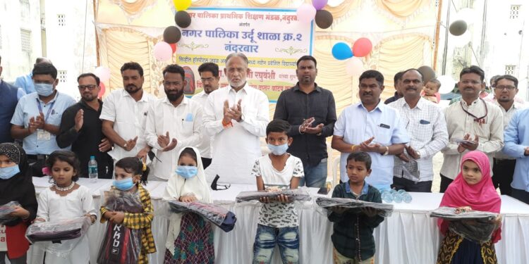 घरकुलातील विद्यार्थ्यांच्या शैक्षणिक विकासासाठी प्रयत्नशील : माजी आ. चंद्रकांत रघुवंशी