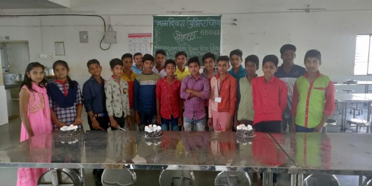 विठ्ठल थगनारे यांच्या संकल्पनेतून आंतरराष्ट्रीय शाळेत दुग्धशर्करा योग साजरा