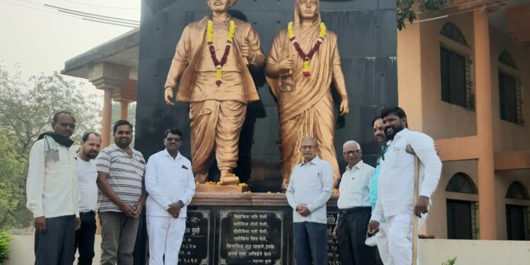 शहादा येथे क्रातीज्योती सावित्रीबाई फुले यांच्या जयंतीनिमित्त अभिवादन