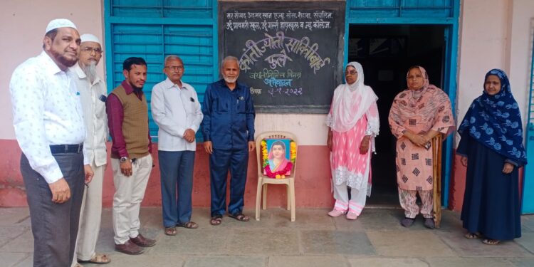 सर सैय्यद उर्दू  शाळेत सावित्रीबाई फुले जयंती साजरी