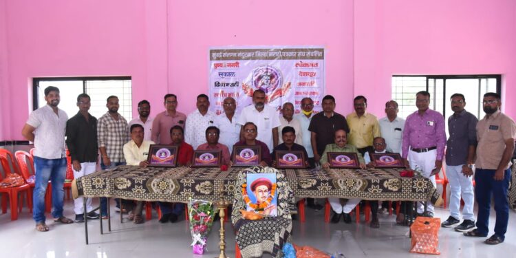 तळोदा तालुका मराठी पत्रकार संघाच्यावतीने दर्पणकार बाळशास्त्री जांभेकर यांच्या स्मृतीस अभिवादन करीत केला ज्येष्ठ पत्रकारांचा सन्मान