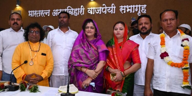 नंदूरबार येथील नगरपालिकेच्या उपनगराध्यक्षपदी कुणाल वसावे, उपनगराध्यक्षांच्या निवडीवर आक्षेप घेत जिल्हाधिकाऱ्यांना दिले निवेदन