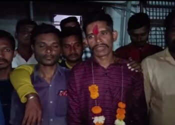 सुलतानपूर येथील युवकाची मुंबई पोलीसमध्ये निवड झाल्यानें गावात उत्साह साजरा