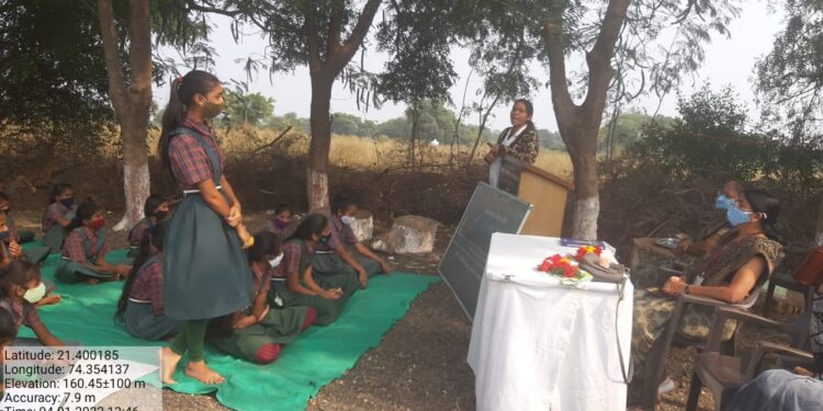 भालेर येथील श्रीमती क. पु. पाटील माध्यमिक व उच्च माध्यमिक विद्यालयात मासिक पाळी व्यवस्थापनावर व्याख्यान