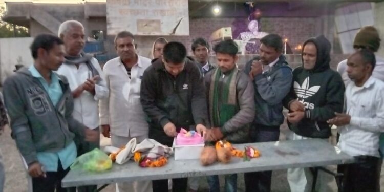 अपंग जनता दलाचे संस्थापक अध्यक्ष  पत्रकार शेख अनिस यांचा वाढदिवस साजरा