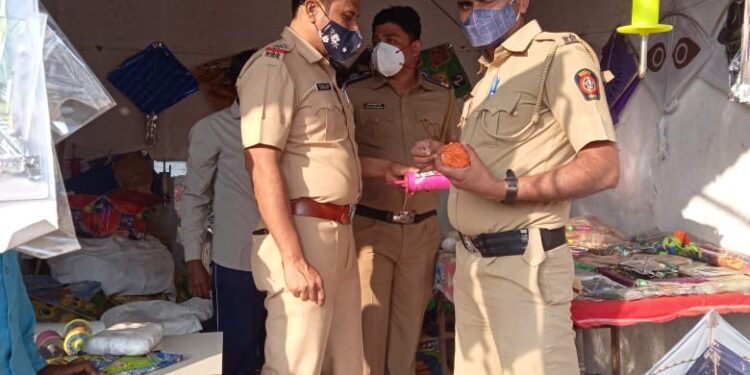 तळोदा येथे पतंग विक्रेत्यांकडे पोलिसांनी केली तपासणी, कालपर्यंत विक्री होणारा नायलॉन मांजा नेमका गेला कुठे ?