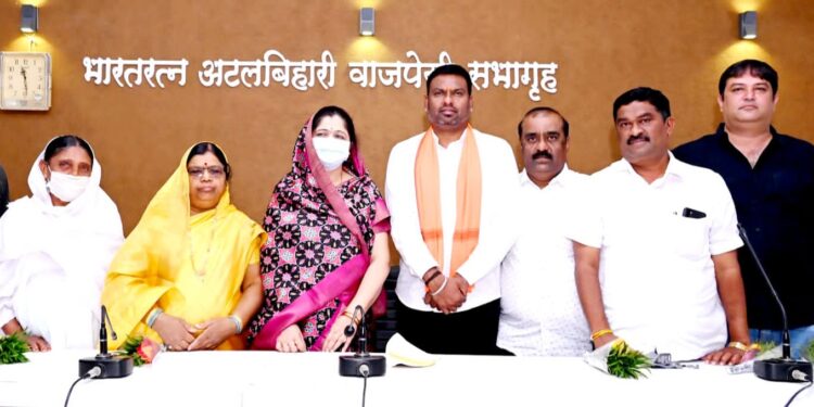 नंदुरबार नगरपालिकेच्या विविध समितीच्या सभापतीची बिनविरोध निवड