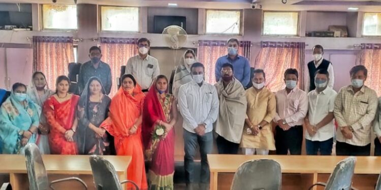 नवापूर नगरपालिकेच्या  स्थायी समिती व विषय समिती सभापतीची बिनविरोध निवड