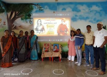 एस.ए.मिशन शाळेत राजमाता जिजाऊ व स्वामी विवेकानंद यांच्या जयंतीनिमित्त अभिवादन