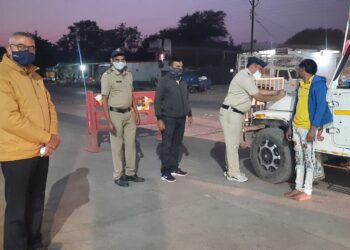 विनामस्क प्रवास करणाऱ्या 20 नागरिकांना आर्थिक दंड, म्हसावद पोलीस स्टेशन तपासणी नाक्यावर चोख लक्ष