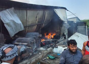 तळोदा येथे प्लास्टिक पासून दोरी बनविण्याच्या कारखान्याला आग