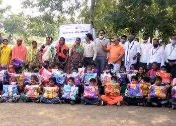 रोटरी क्लब ऑफ नंदनगरी” तर्फे खोकराळे माध्यमिक विद्यालयातील गरजू विद्यार्थ्यांना ब्लँकेटचे वाटप