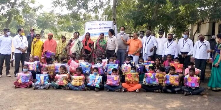 रोटरी क्लब ऑफ नंदनगरी” तर्फे खोकराळे माध्यमिक विद्यालयातील गरजू विद्यार्थ्यांना ब्लँकेटचे वाटप