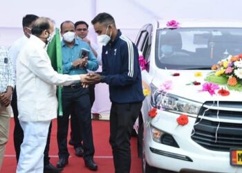 आंतरराष्ट्रीय गिर्यारोहक अनिल वसावे यांच्या मोहिमेसाठी आदिवासी विकास विभागाच्या मिशन शौर्य अंतर्गत १८ लाख ९० हजार मंजूर