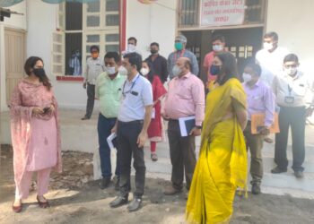 नवापूर शहरातील कोविड सेंटरसह  केयर युनिटची इमारतीची व ऑक्सिजन प्लांन्टची जिल्हाधिकारी मनिषा खत्री यांनी केली पाहणी
