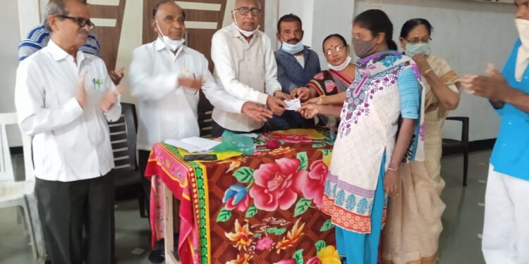 तळोदा येथील पालिकेने शहरातील १९५ दिव्यांगाच्या बँक खात्यावर पाच लाख केले वर्ग