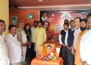 अक्कलकुवा येथे हिन्दूहृदय सम्राट बाळासाहेब ठाकरे यांच्या जयंती निमित्ताने अन्नदान