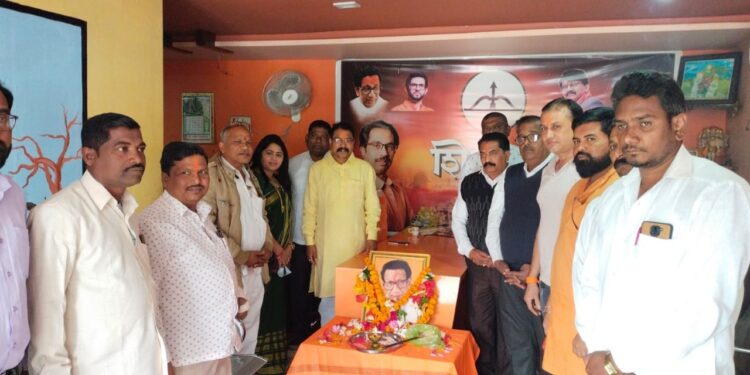 अक्कलकुवा येथे हिन्दूहृदय सम्राट बाळासाहेब ठाकरे यांच्या जयंती निमित्ताने अन्नदान