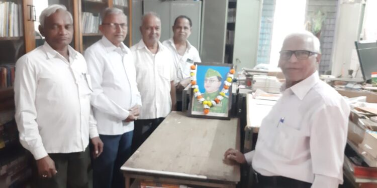 सन्मित्र क्रीडा मंडळातर्फे नेताजी बोस व बाळासाहेब ठाकरे जयंती साजरी