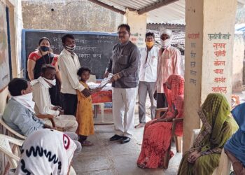 विरपूर येथील जि. प. शाळेत 79 विद्यार्थ्यांना मोफत गणवेश वाटप