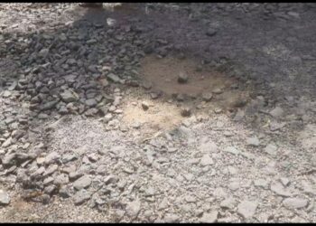 दराफाटा ते उनपदेव रस्त्याचे निकृष्ठ काम होत असल्याने काम पाडले बंद, नव्याने काम करण्यात यावे अन्यथा आंदोलनाचा डॉ.सुरेश नाईक यांचा ईशारा