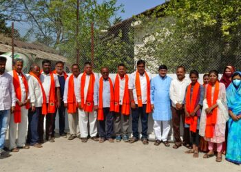 धडगांव नगरपंचायतीच्या नवनिर्वाचित नगरसेवकांचा संपर्कप्रमुख बबनराव थोरात यांच्याहस्ते सत्कार