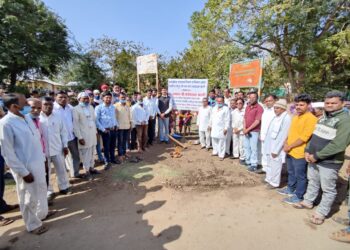 लक्कडकोट व राणीपुर येथे आमदार राजेश पाडवी यांच्या स्थानिक आमदार निधीतून नविन डिजिटल बस स्टॉपचे भुमी पुजन