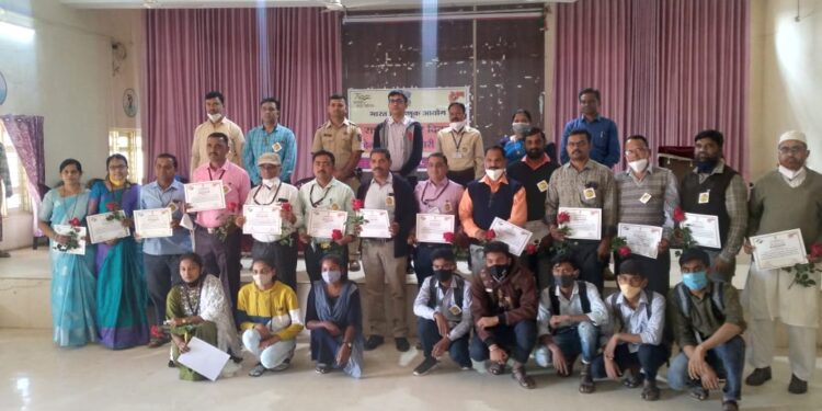 लोकशाही बळकट करण्यासाठी सर्वांनी सहभागी व्हावे  : तहसीलदार मंदार कुलकर्णी