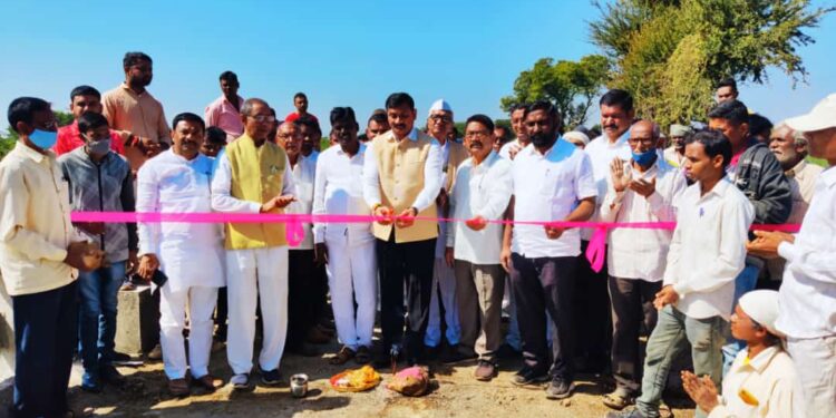 कोठवा नाल्यावर नवीन पुलाचे आमदार राजेश पाडवीच्या हस्ते लोकार्पण