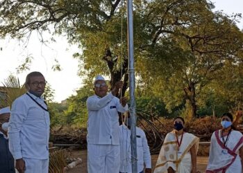 भालेर येथे श्रीमती क.पु. पाटील माध्य. व उच्च माध्यमिक विद्यालयात प्रजासत्ताक दिनानिमित्त ध्वजारोहण