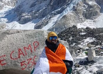 आंतरराष्ट्रीय गिर्यारोहक अनिल वसावे यांनी उने ३० अंश सेल्सियस तापमानात एव्हरेस्ट बेस कँप मोहीम केली यशस्वी