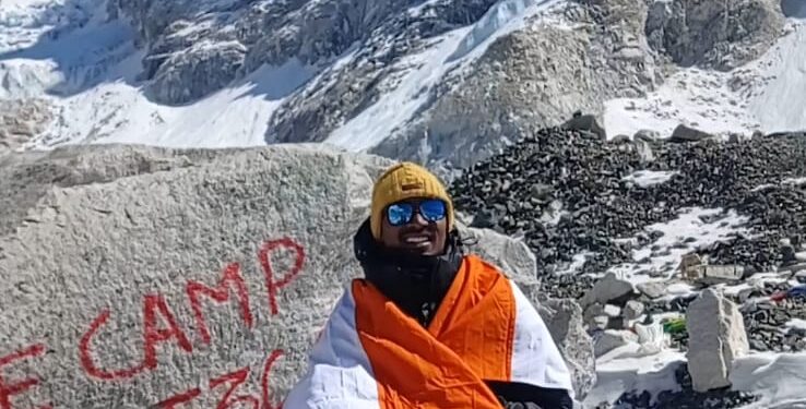 आंतरराष्ट्रीय गिर्यारोहक अनिल वसावे यांनी उने ३० अंश सेल्सियस तापमानात एव्हरेस्ट बेस कँप मोहीम केली यशस्वी