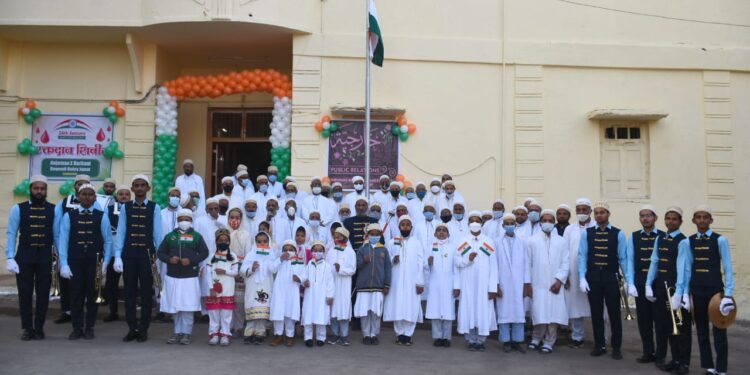 बोहरी समाजाच्या इतिहासात प्रथमच बोहरी मस्जिदच्या प्रांगणात प्रजासत्ताक दिनी झाले ध्वजारोहण