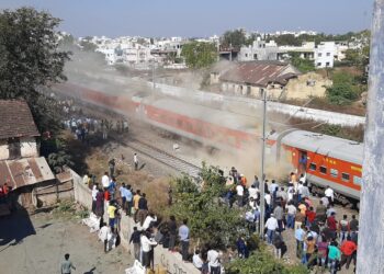‘द बर्निंग ट्रेन’ ; अखेर गांधीधाम-पुरी एक्सप्रेस रवाना, आगीचे कारण गुलदस्त्यात