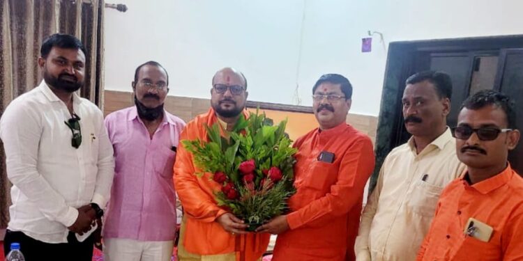 रनाळे ग्रामपंचायतीस पाणी पुरवठा योजनेसाठी 11 कोटीचा निधी मंजूर केल्याबद्दल पाणीपुरवठा मंत्री गुलाबराव पाटील यांचे दिपक गवते यांनी मानले आभार