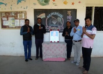 नेमसुशिल विद्यामंदिरात महात्मा गांधी यांच्या पुण्यतिथीनिमित्त अभिवादन
