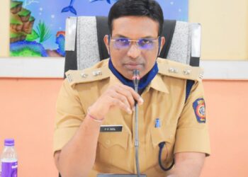 नंदुरबार जिल्हा पोलीस दलातर्फे विना मास्क फिरणाऱ्या ४६४ जणांवर,१२ व्यवसायीकांविरुध्द् , रात्री दुकाने उघडे ठेवणाऱ्या ५ जणांवर गुन्हे दाखल