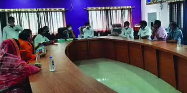 विविध विषय समिती सभापती व सदस्य निवडीप्रसंगी नगराध्यक्ष व उपनगराध्यक्षांसह भाजपाचे ९ नगरसेवक गैरहजर