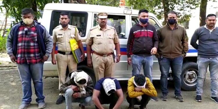 फत्तेपूर शिवारातून अवैध मद्यासह २९ लाखांचा मुद्देमाल जप्त,तिघांना अटक