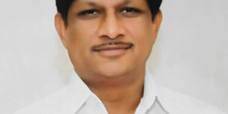 वाढदिवसाच्या खर्चातून साडे सहा हजार गरिबांना काढला प्रधानमंत्री सुरक्षा बिमा,राजेंद्रकुमार गावीत यांचा उपक्रम