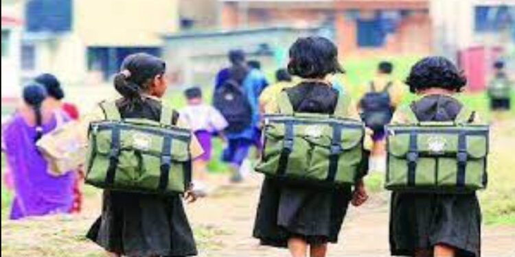 अखेर सोमवारपासून राज्यातील सर्व शाळा सुरू, शिक्षणमंत्री वर्षा गायकवाड